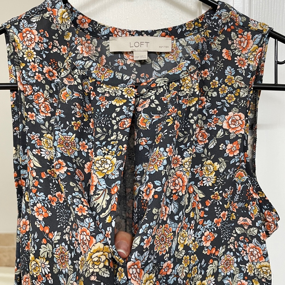 Ann Taylor Loft XXSP Mixed-Material Floral Top (Keyhole Front with Button) - Picture 5 of 8